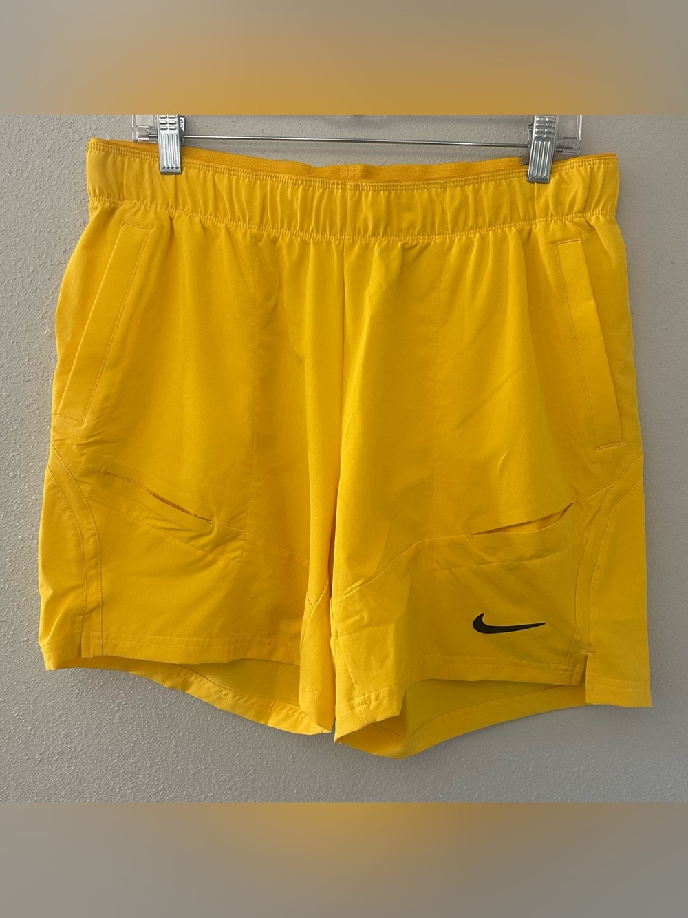 Mens Sz L Nike Shorts Tennis Pickleball Dri-FIT Court yellow 7" FD8721-728 new